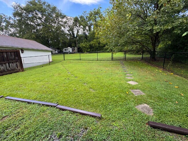 Foto del edificio - 1 bed, 1 full bath duplex in Pickens