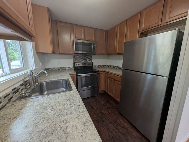 Building Photo - Lebo Reid Duplex