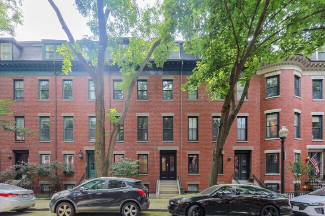 Foto del edificio - Updated 2-Bedroom Duplex Close to It All -...