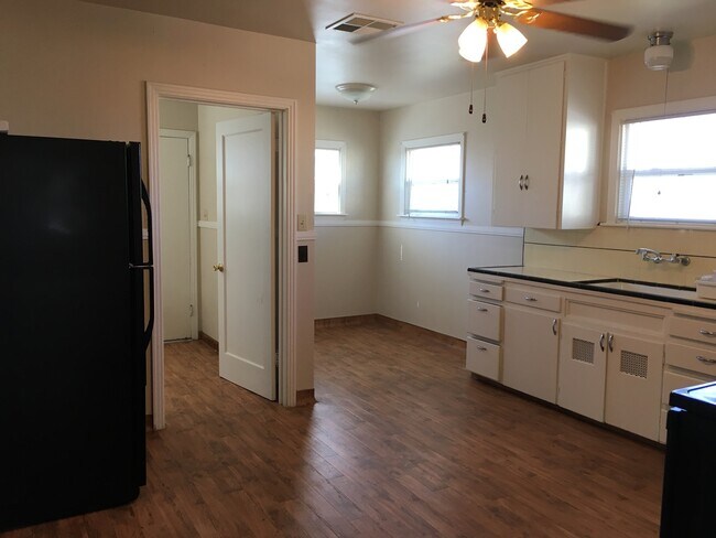 Foto del edificio - 10327 Linden Rd