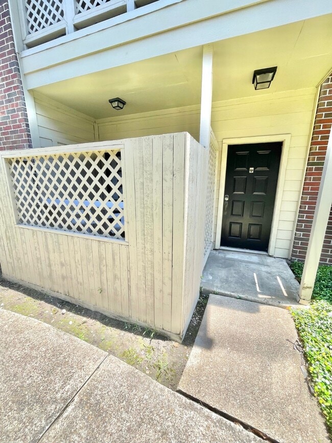 Building Photo - 8055 Cambridge St