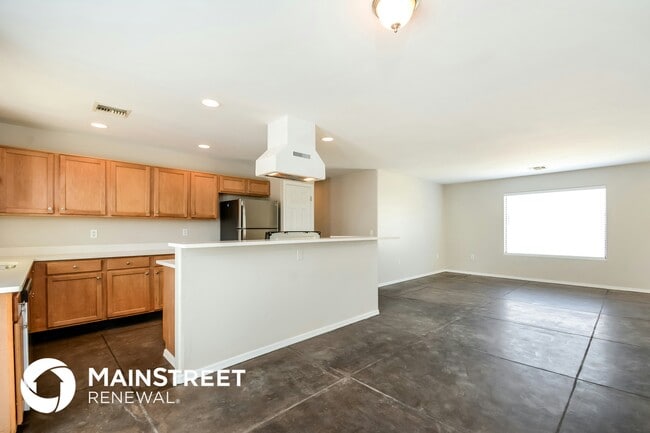 Building Photo - 2675 N Palo Verde Ave