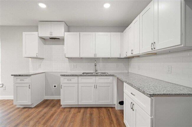 Foto del edificio - 8122 Sterlingshire St