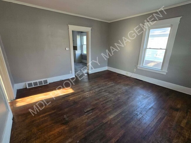 Building Photo - 2 Bed / 1 Bath House in Saginaw