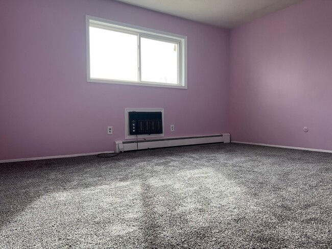 Front bedroom - 9 Fishkill Glen Dr