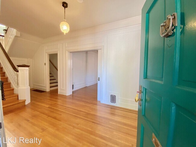 Building Photo - 4 br, 2.5 bath House - 72 Jordan Ave.