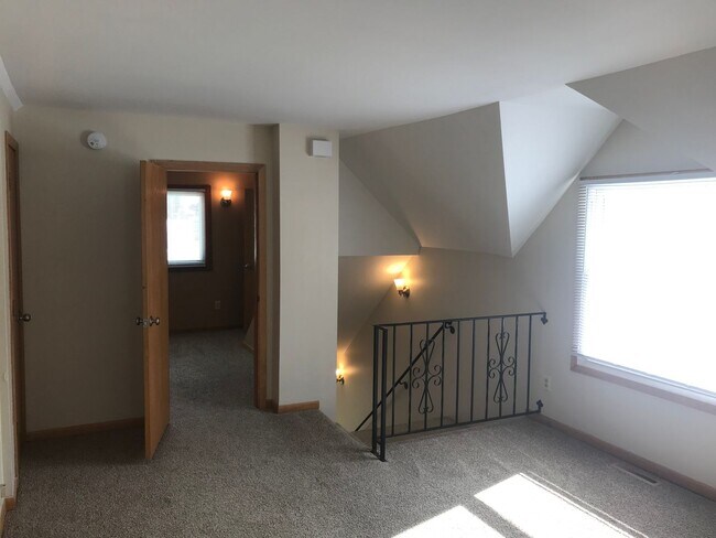 Foto del edificio - 409 Fairview Ave N