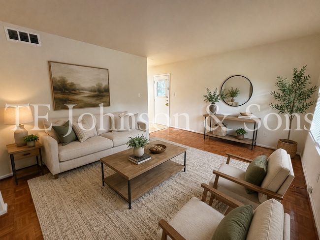 Building Photo - Charming 4 Bedroom Ranch with Fenced Yard and Hardwood Floors