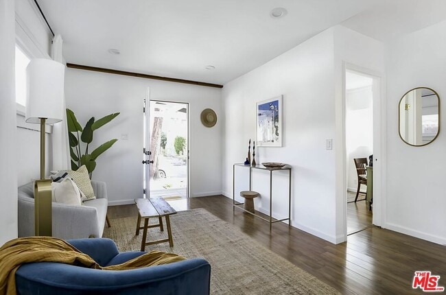 Building Photo - 619 S Louise St