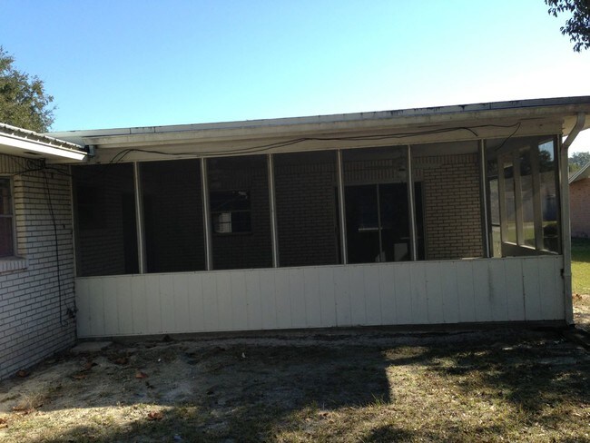 Building Photo - 186 Mango Dr