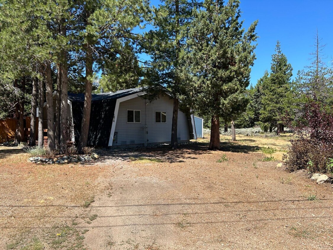 Primary Photo - Sunny Home in the Heart of Meyers - Backs ...