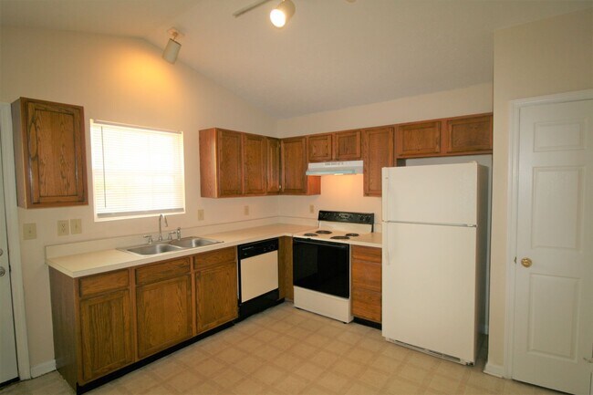 Building Photo - Woodhill ranch 2 bed, 2 bath, and garage 2...