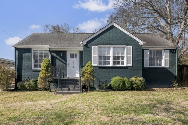 Charming cottage in Inglewood section of E... - Charming cottage in Inglewood section of E... House