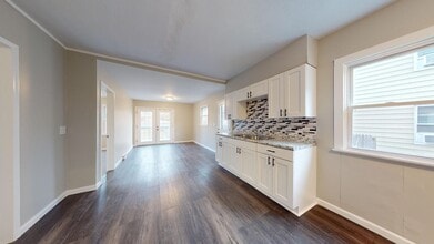 Building Photo - 3285 W 127th St