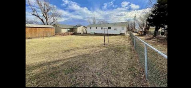 Building Photo - 1001 4th Pl