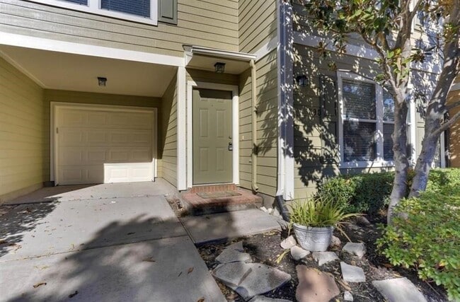 Foto del edificio - 730 Redwing Pl Dr