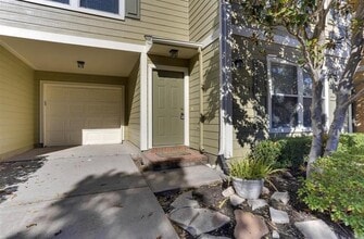 Building Photo - 730 Redwing Pl Dr