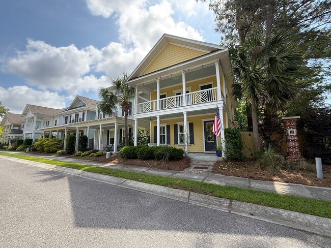 Building Photo - 3 Bedroom 2.5 Bath House in Moultrie Park ...