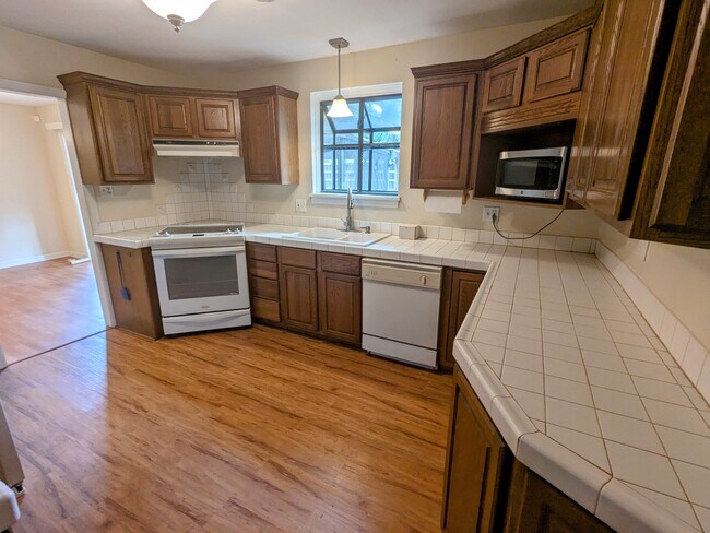 Building Photo - 1107 Meridian Dr