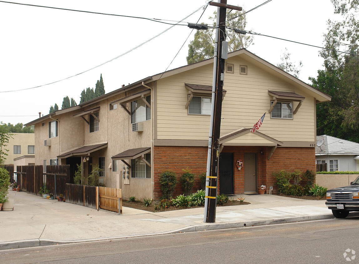 Building Photo - 450 S Olive St