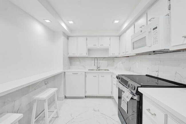 Foto del edificio - 3800 N Hills Dr