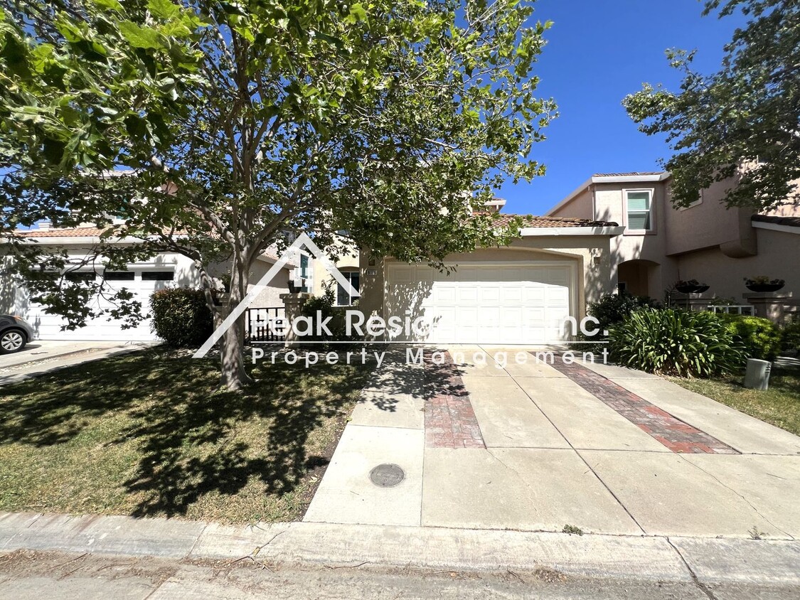 Foto principal - Spacious 4bd/3ba Elk Grove Home!