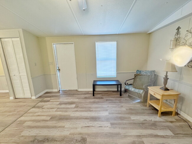 Building Photo - 2 BR /1 BA Mobile Home, US1 North