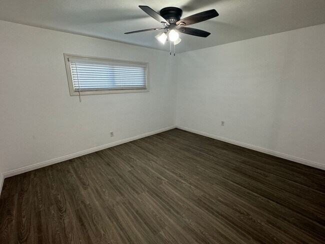 Building Photo - Beautiful 4 bedroom Home
