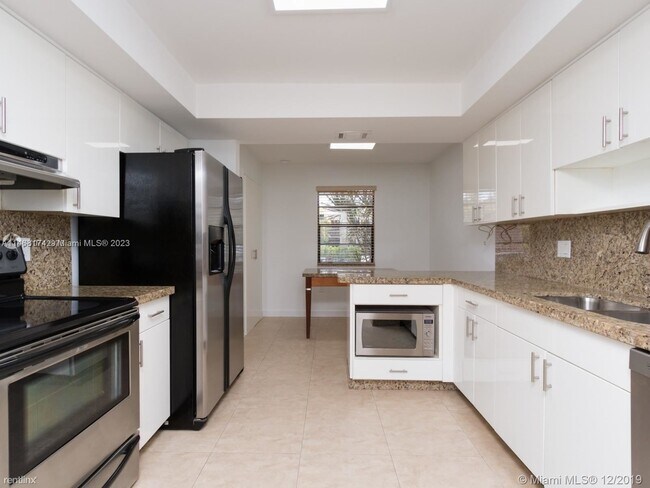 Foto del edificio - 3 br, 2.5 bath House - 3827 NE 166th St # 7