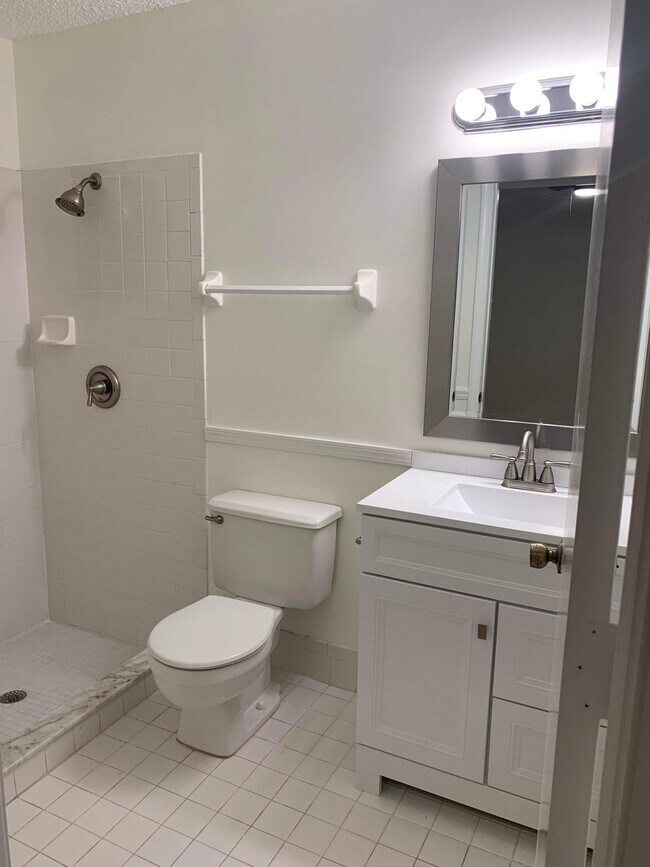 Building Photo - 1325 Periwinkle Pl