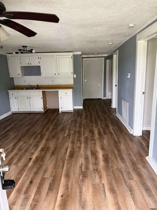 Building Photo - 420 Hall Alley