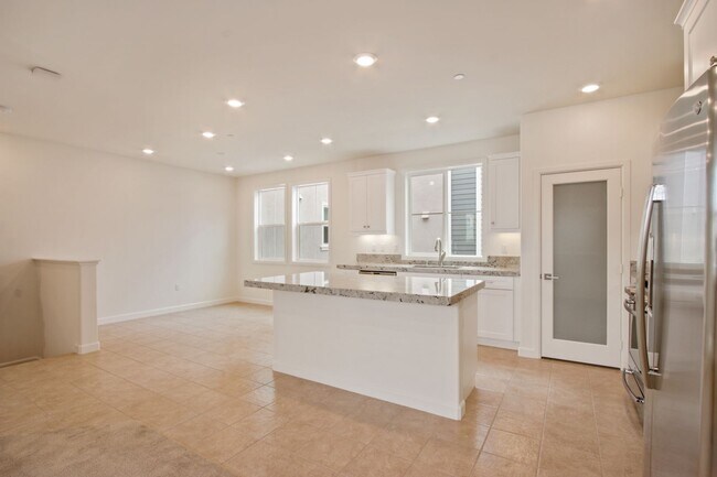 Foto del edificio - Charming Yorba Linda Townhome