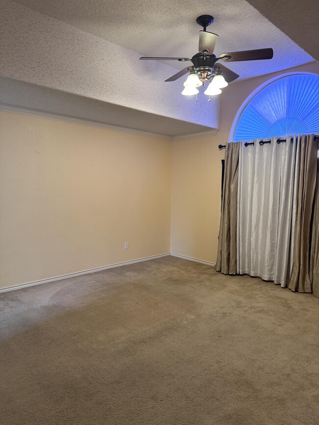 Building Photo - 5914 Cornell Dr