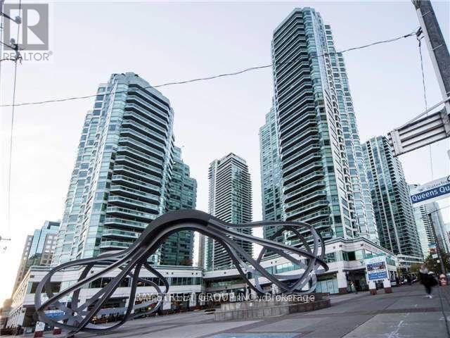 Photo principale - 10-3010 Yonge St