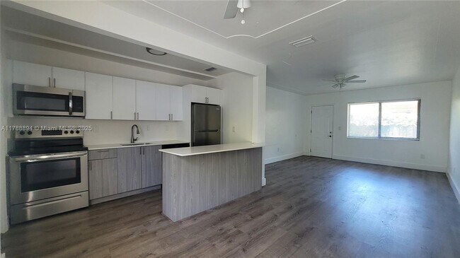 Foto del edificio - 2150 SW 26th St