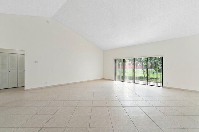 Foto del edificio - 9398 Laurel Green Dr