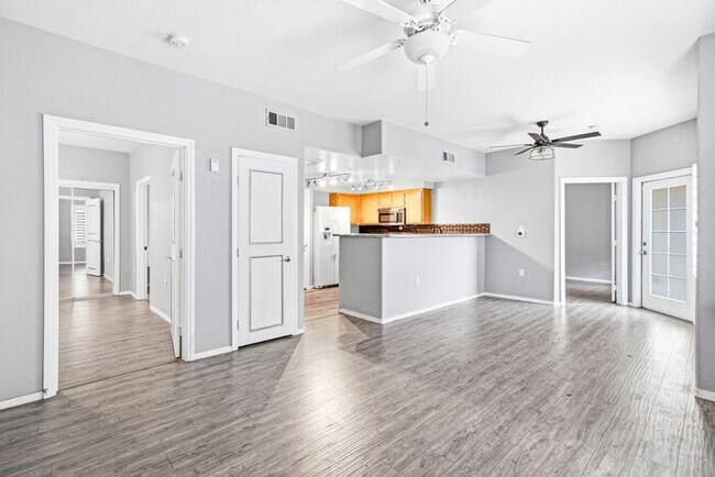 Foto del edificio - Charming First-Floor 2-Bedroom Condo