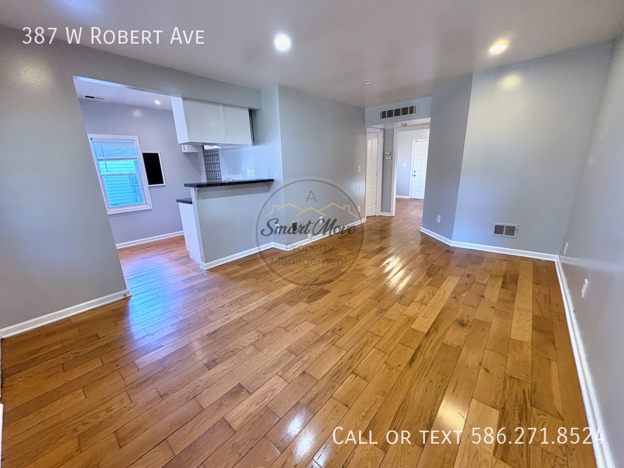 Foto principal - 387 W Robert Ave