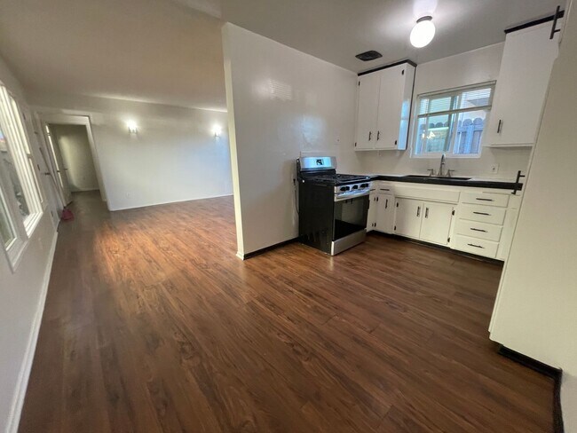 Building Photo - 6859 Pasado Rd