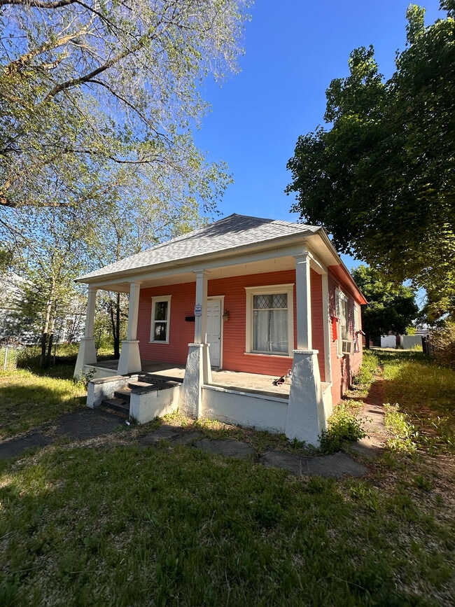 Building Photo - 2013 E 1st Ave