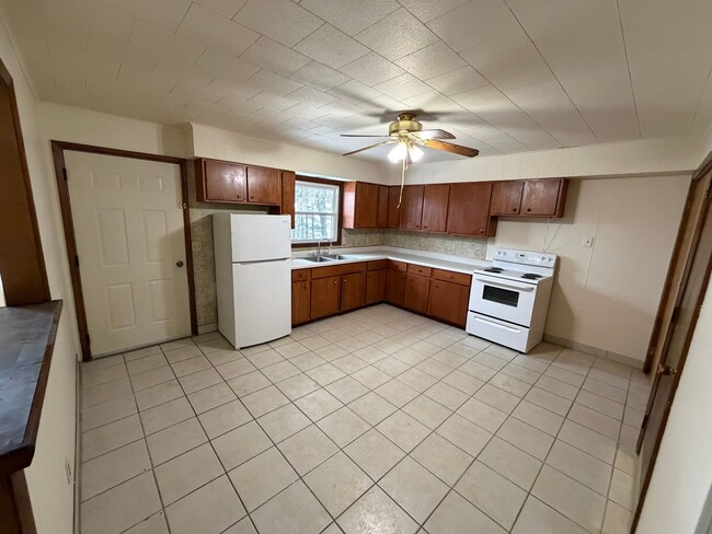 Building Photo - 17947 57th Ave