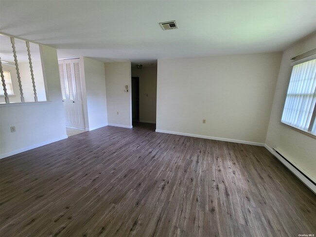 Building Photo - 365 Woodbridge Dr