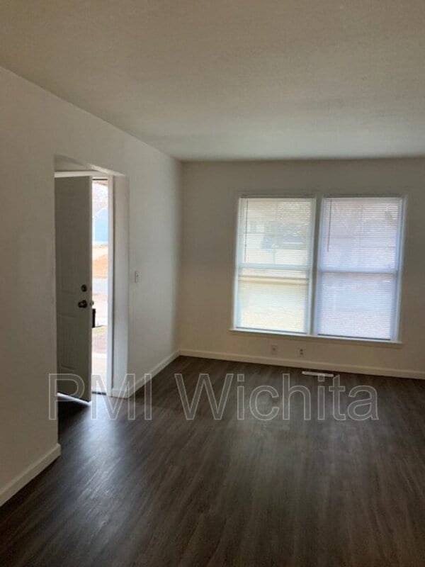 Building Photo - 2328 S Broadview St