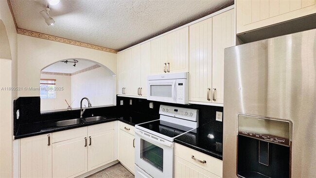 Building Photo - 1260 SE 31st Ct