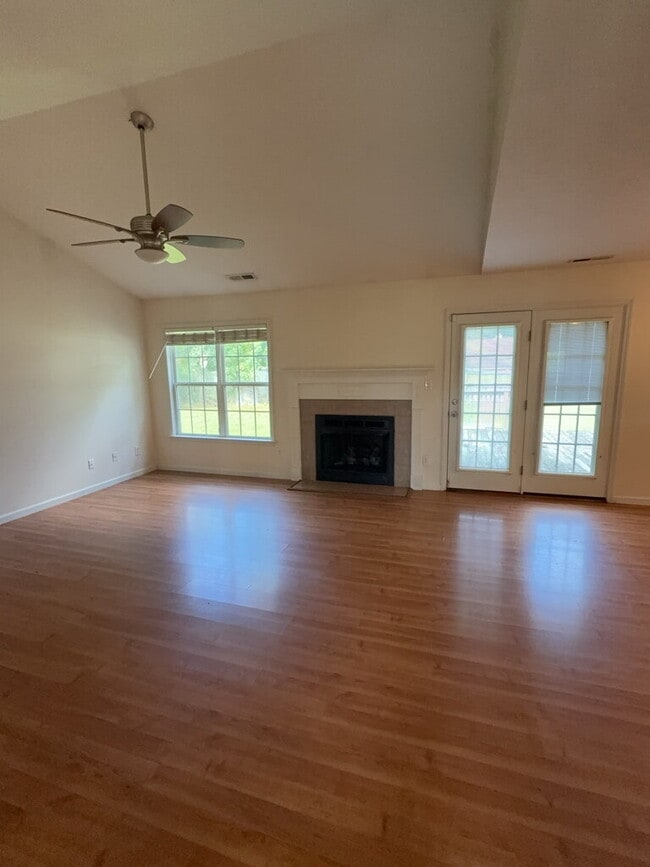 Building Photo - Charming 4 Bedroom, 2 Bath Home -303  Nina...