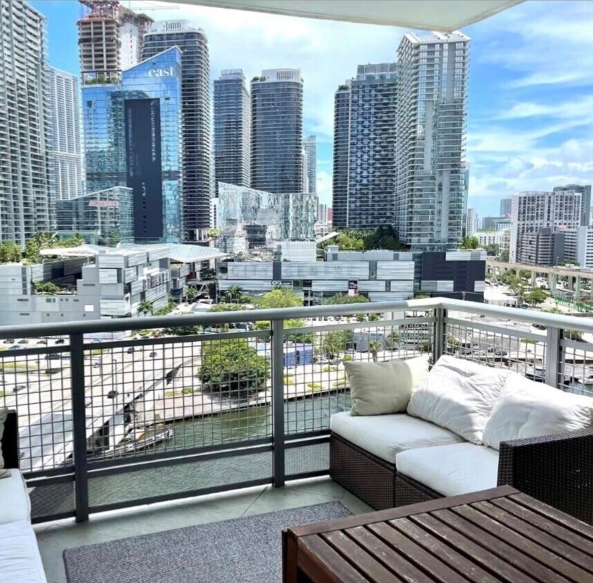 Foto principal - 350 S Miami Ave