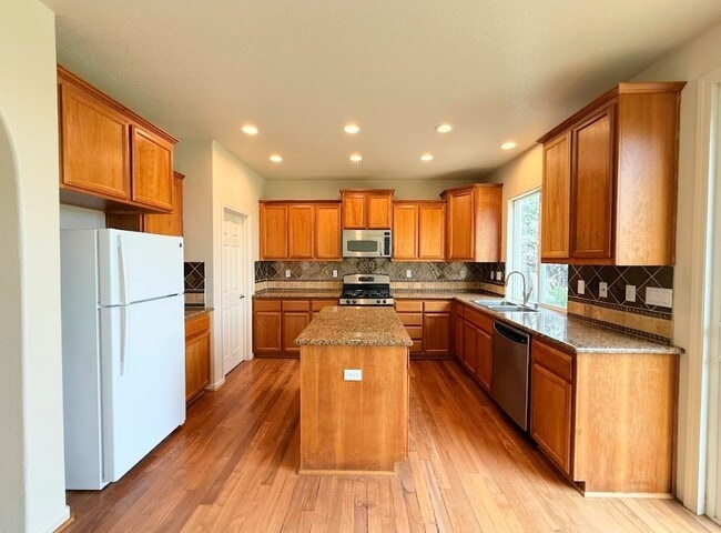 Building Photo - 4290 Lasalle Dr