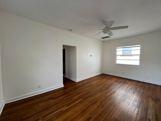 Building Photo - 323 Almeria Rd