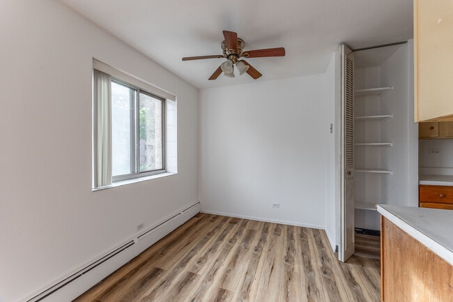 Foto del edificio - 6250 N Kenmore Ave