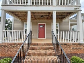 Building Photo - 18 Crown Ct